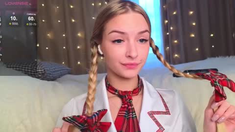 Hello Im Eva online show from 01/08/25, 01:41