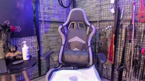 EVA INDEPENDENT MODEL online show from 04/21/26, 02:51