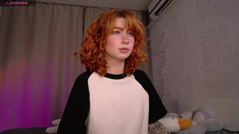 Snapshot of evaa_moonn_ chatting on 10/13/25, 05:29 Eva online show from 10/13/25, 05:29