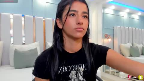 Snapshot of evaa_rose_ chatting on 11/12/25, 09:03 Eva online show from 11/12/25, 09:03