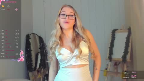 Snapshot of evacadooo chatting on 12/18/24, 05:37 Eva online show from 12/18/24, 05:37