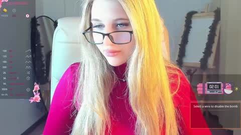 Snapshot of evacadooo chatting on 12/21/24, 02:30 Eva online show from 12/21/24, 02:30