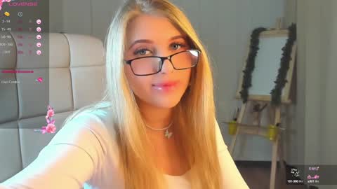 Snapshot of evacadooo chatting on 12/22/24, 05:45 Eva online show from 12/22/24, 05:45