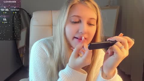 Snapshot of evacadooo chatting on 01/05/25, 02:38 Eva online show from 01/05/25, 02:38