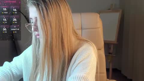 Snapshot of evacadooo chatting on 01/15/25, 02:27 Eva online show from 01/15/25, 02:27