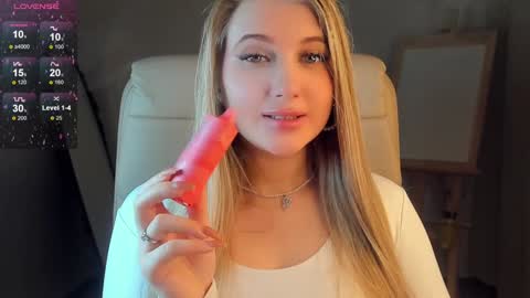 Snapshot of evacadooo chatting on 01/15/25, 05:29 Eva online show from 01/15/25, 05:29