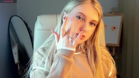 Snapshot of evacadooo chatting on 01/22/25, 02:26 Eva online show from 01/22/25, 02:26