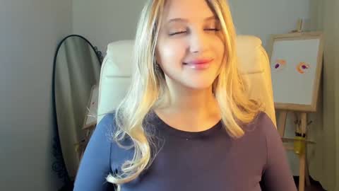 Snapshot of evacadooo chatting on 01/30/25, 02:38 Eva online show from 01/30/25, 02:38