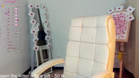 Snapshot of evacadooo chatting on 02/13/25, 05:48 Eva online show from 02/13/25, 05:48