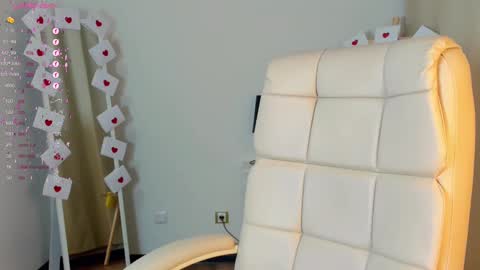 Snapshot of evacadooo chatting on 02/23/25, 05:56 Eva online show from 02/23/25, 05:56