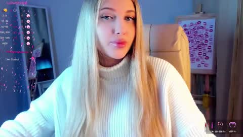 Snapshot of evacadooo chatting on 02/28/25, 02:42 Eva online show from 02/28/25, 02:42