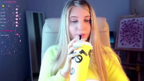 Snapshot of evacadooo chatting on 03/01/25, 05:52 Eva online show from 03/01/25, 05:52