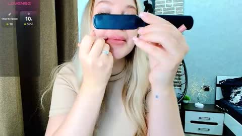 Snapshot of evacadooo chatting on 09/11/25, 02:00 Eva online show from 09/11/25, 02:00