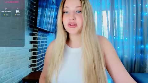 Snapshot of evacadooo chatting on 10/19/25, 09:43 Eva online show from 10/19/25, 09:43