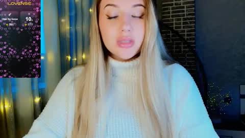 Snapshot of evacadooo chatting on 11/21/25, 02:32 Eva online show from 11/21/25, 02:32