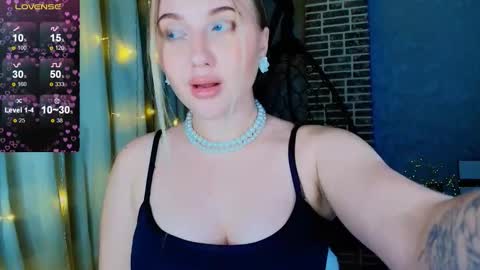 Snapshot of evacadooo chatting on 11/22/25, 12:04 Eva online show from 11/22/25, 12:04