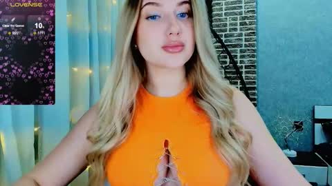 Snapshot of evacadooo chatting on 11/23/25, 02:22 Eva online show from 11/23/25, 02:22