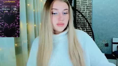 Snapshot of evacadooo chatting on 11/29/25, 01:30 Eva online show from 11/29/25, 01:30