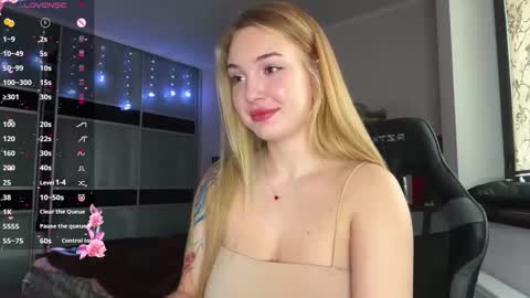 evacarter1 online show from 11/18/25, 10:09