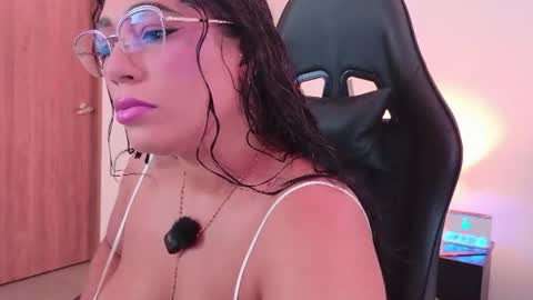 Snapshot of evacarters chatting on 07/25/26, 07:55 Jenny Carters online show from 07/25/26, 07:55