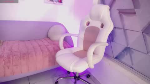 EVA GODDESS  online show from 12/05/25, 04:47