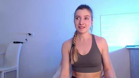 Snapshot of evahailey_ chatting on 04/29/26, 03:54 Eva online show from 04/29/26, 03:54