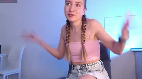 Snapshot of evahailey_ chatting on 05/06/26, 03:35 Eva online show from 05/06/26, 03:35