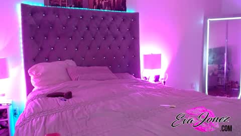 Eva online show from 10/21/25, 07:42