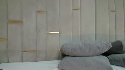 Snapshot of evalims chatting on 10/10/25, 03:11 EVA online show from 10/10/25, 03:11