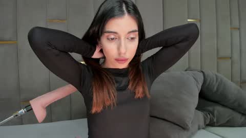 Snapshot of evalims chatting on 11/26/25, 03:35 EVA online show from 11/26/25, 03:35