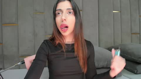 Snapshot of evalims chatting on 11/28/25, 03:36 EVA online show from 11/28/25, 03:36