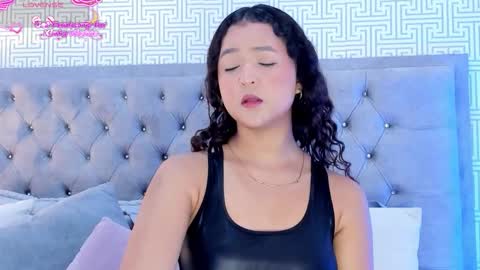 Snapshot of evalunna__ chatting on 11/29/25, 07:06 Eva Luna online show from 11/29/25, 07:06