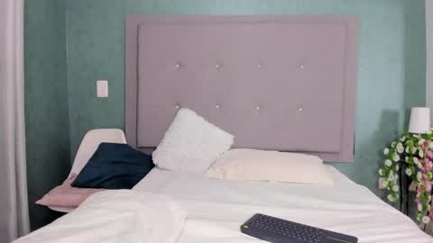 evamilf24 online show from 02/04/25, 03:47