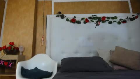 evamilf24 online show from 04/20/26, 12:30