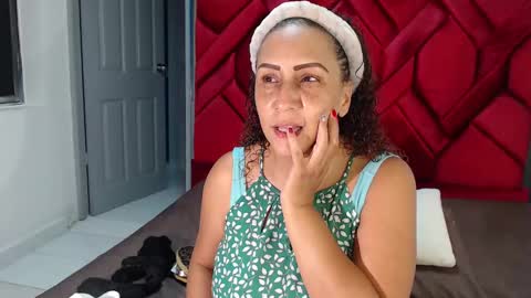 Snapshot of evamills1 chatting on 02/15/25, 01:27 Eva Mills online show from 02/15/25, 01:27