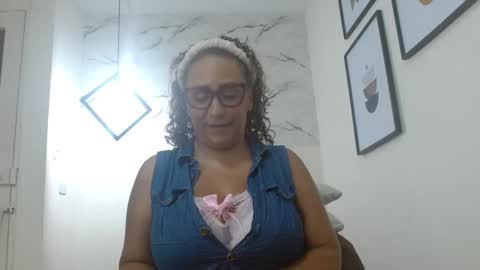 Snapshot of evamills1 chatting on 09/27/25, 07:41 Eva Mills online show from 09/27/25, 07:41