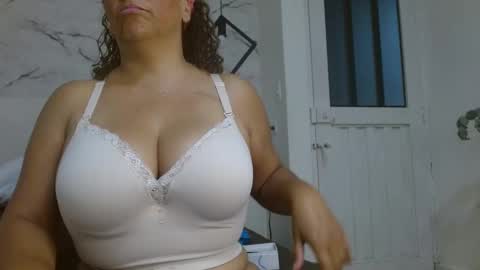 Snapshot of evamills1 chatting on 10/11/25, 08:40 Eva Mills online show from 10/11/25, 08:40