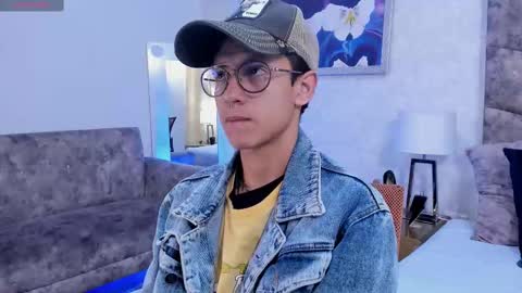 Snapshot of evan_smitt_ chatting on 02/06/25, 12:37 Evan Smitt online show from 02/06/25, 12:37