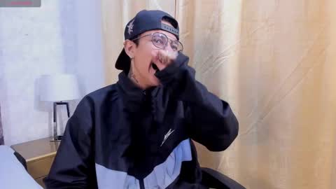 Snapshot of evan_smitt_ chatting on 02/11/25, 12:05 Evan Smitt online show from 02/11/25, 12:05