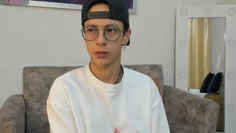 Snapshot of evan_smitt_ chatting on 02/12/25, 12:12 Evan Smitt online show from 02/12/25, 12:12