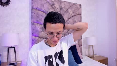 Snapshot of evan_smitt_ chatting on 02/13/25, 12:54 Evan Smitt online show from 02/13/25, 12:54