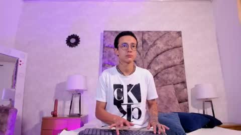 Snapshot of evan_smitt_ chatting on 02/13/25, 06:59 Evan Smitt online show from 02/13/25, 06:59