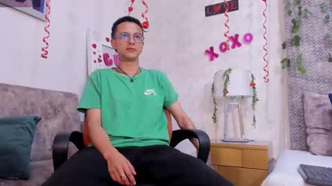 Snapshot of evan_smitt_ chatting on 02/18/25, 04:37 Evan Smitt online show from 02/18/25, 04:37