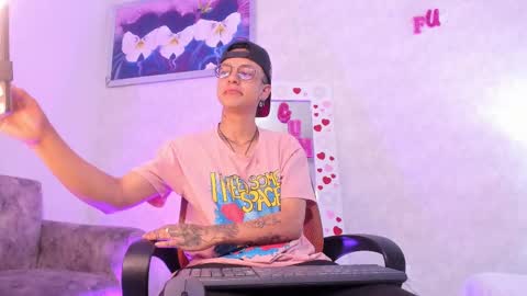 Snapshot of evan_smitt_ chatting on 02/28/25, 06:09 Evan Smitt online show from 02/28/25, 06:09