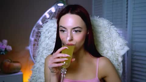 Eva  online show from 11/02/25, 10:17