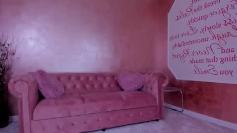 Snapshot of evanew_ chatting on 02/19/25, 10:09 Eva online show from 02/19/25, 10:09