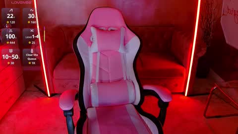 Snapshot of evanew_ chatting on 11/26/25, 05:14 Eva online show from 11/26/25, 05:14