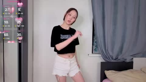 Snapshot of evangelinakovacevic chatting on 06/05/26, 04:13 Hello im Lia online show from 06/05/26, 04:13