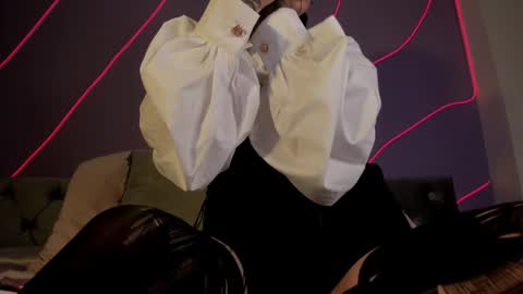 Eva online show from 12/24/24, 11:38