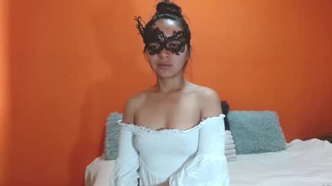 evangelinne_01 online show from 12/16/25, 12:54